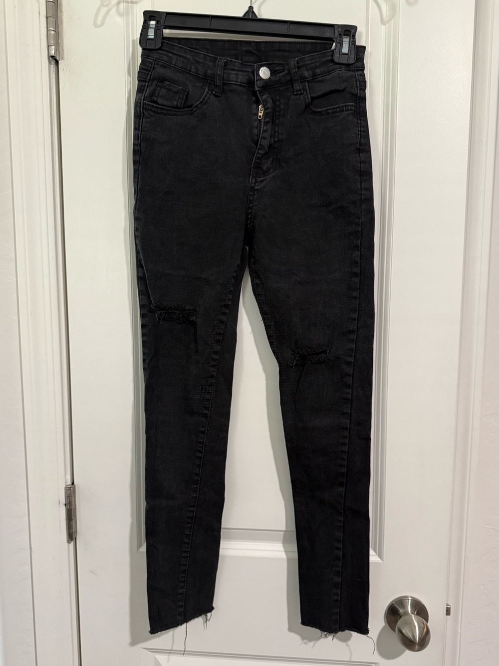 Black ripped skinny jeans size 0/00 24” waist